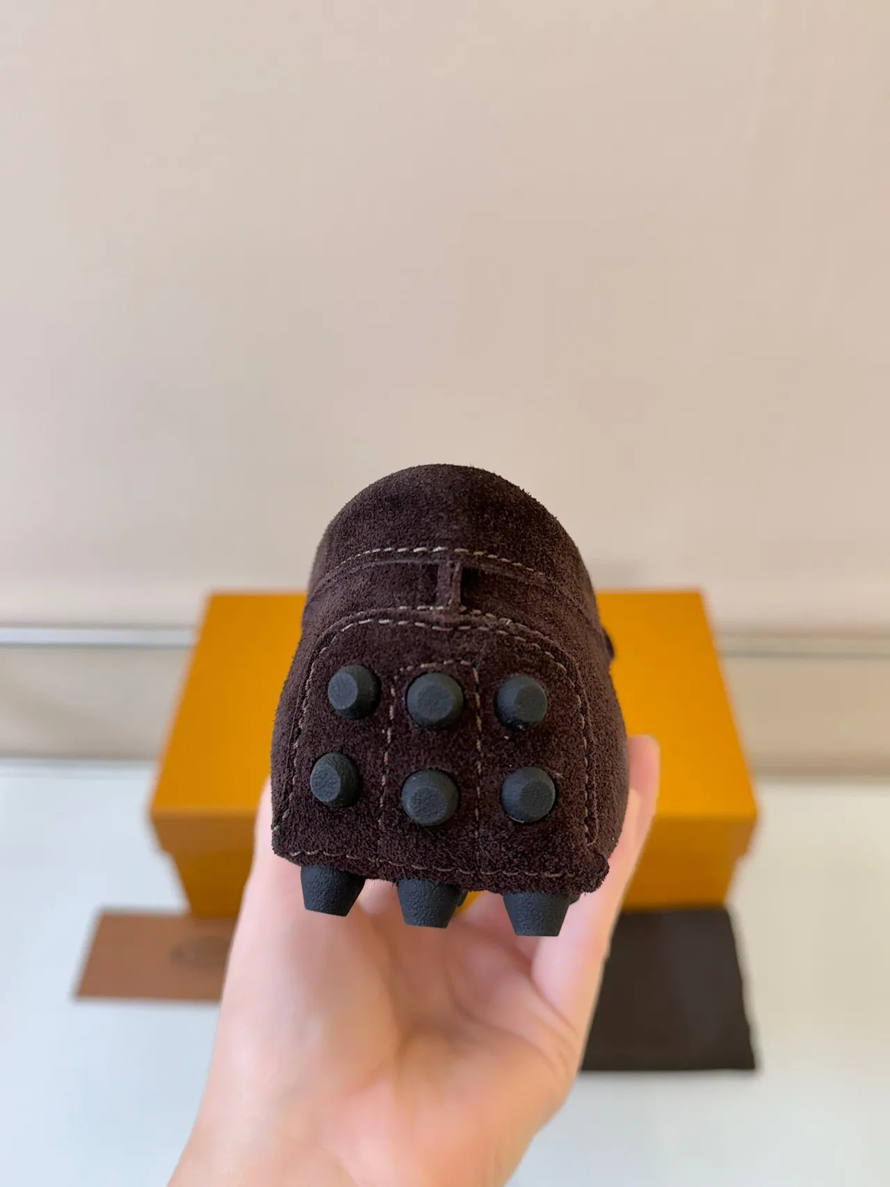 Tod's بني ذهبي سويد علوية معدنية H-Bit أدوات لوفر 4