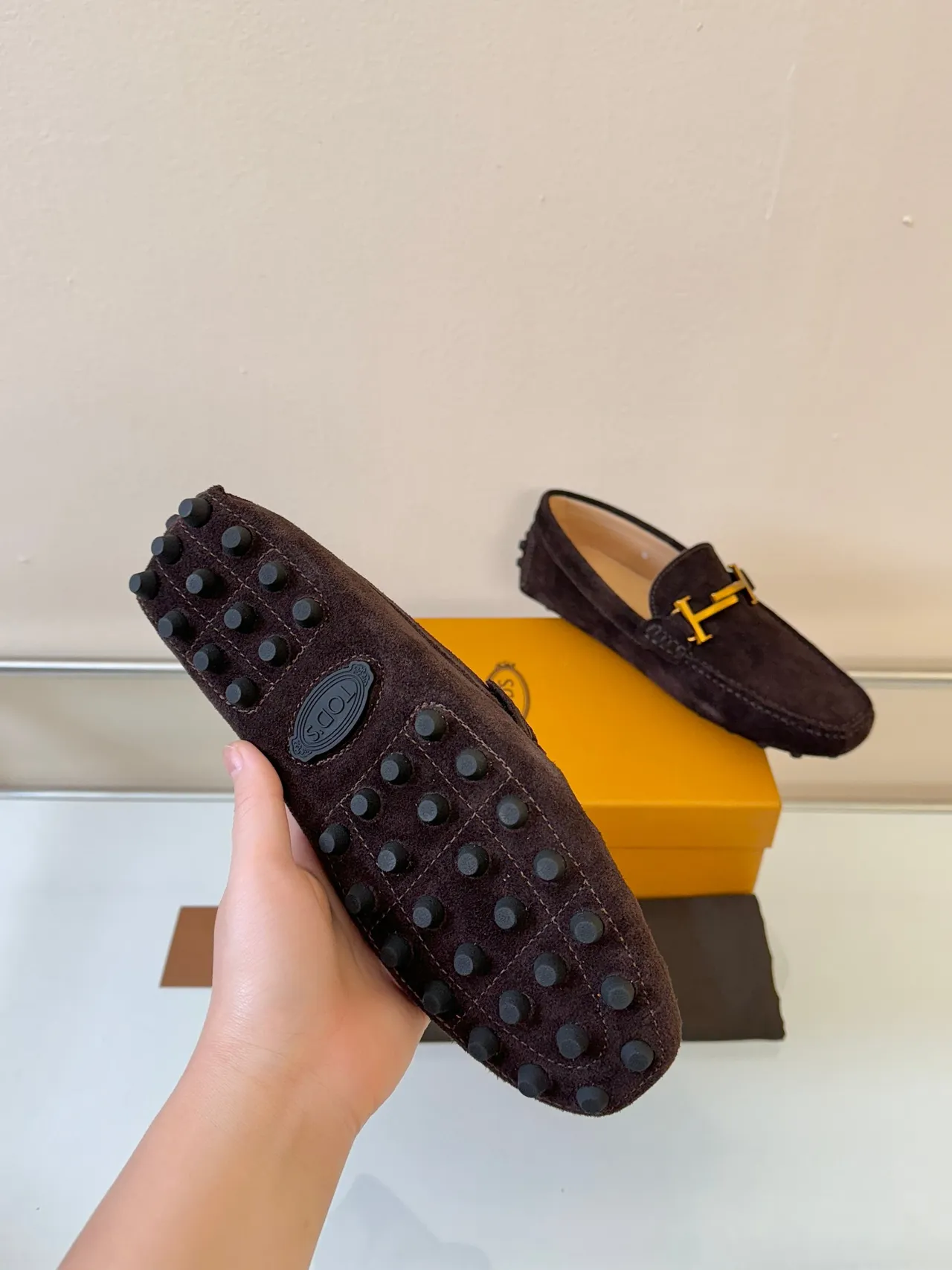 Tod's بني ذهبي سويد علوية معدنية H-Bit أدوات لوفر 5