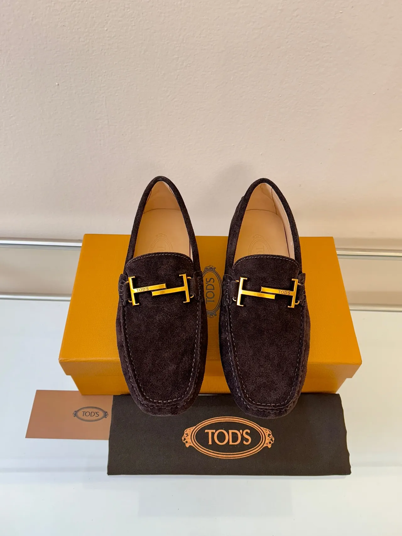 Tod's بني ذهبي سويد علوية معدنية H-Bit أدوات لوفر 6