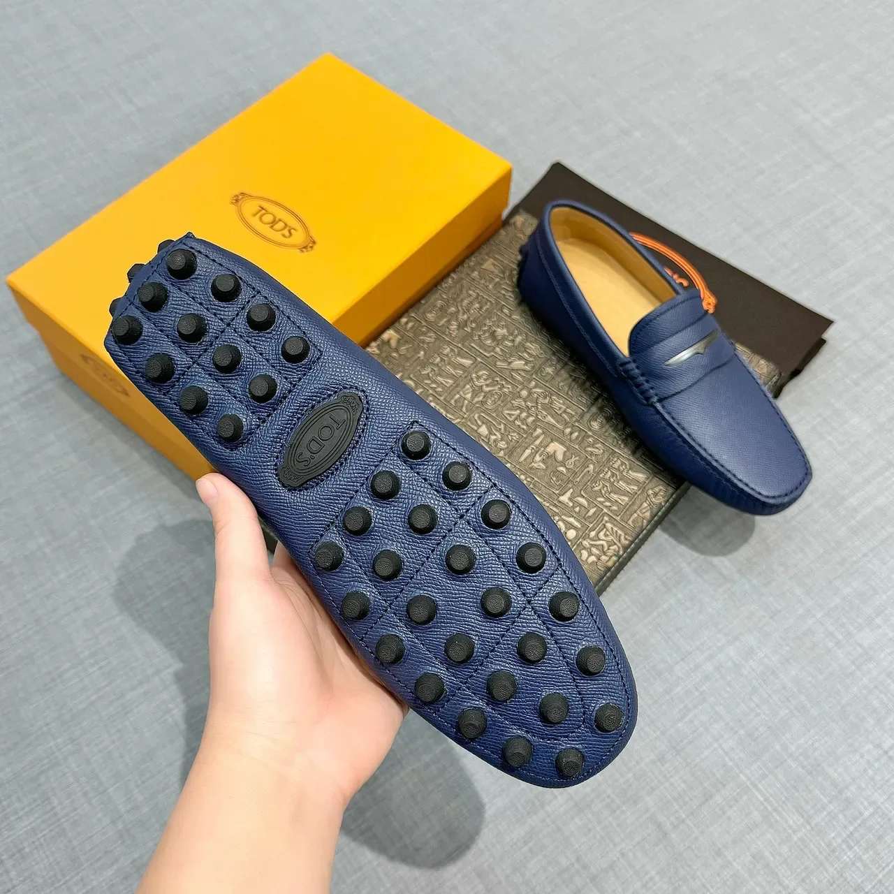 टॉड्स गोमिनो नेवी ब्लू पेबल्ड लेदर स्लिप ऑन लोअफर्स 5