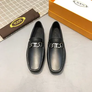 Tod's Horsebit Loafer काले चमड़े के लोफर्स