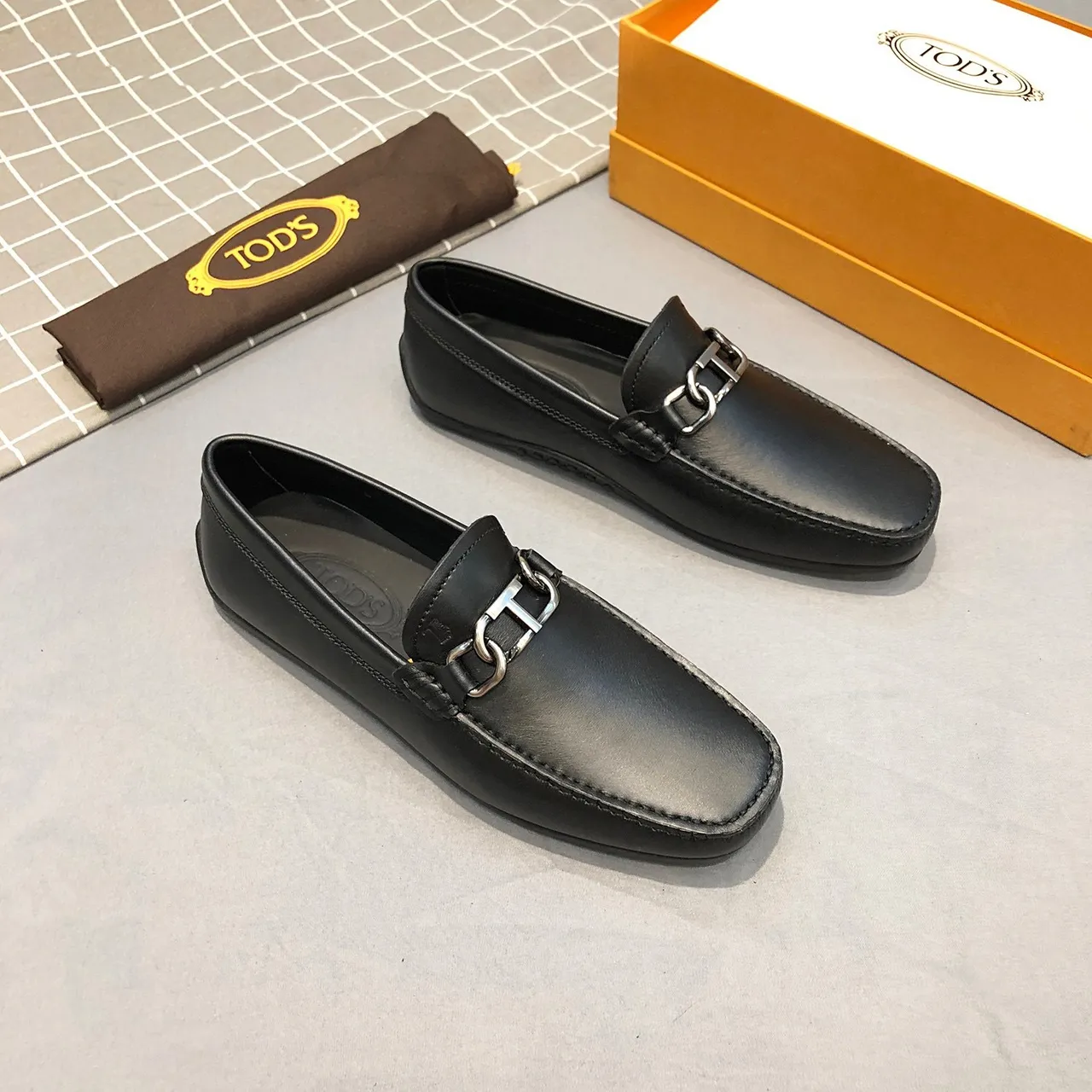 Tod's Horsebit Loafer Mocassins de Couro Preto 4