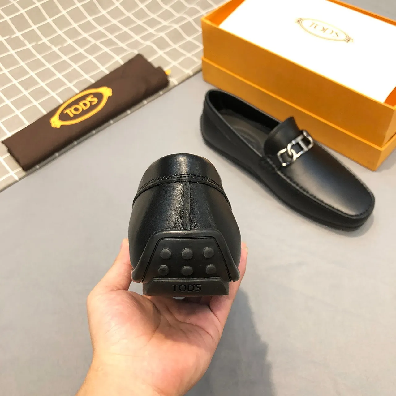 Tod's Horsebit Loafer Mocassins de Couro Preto 7