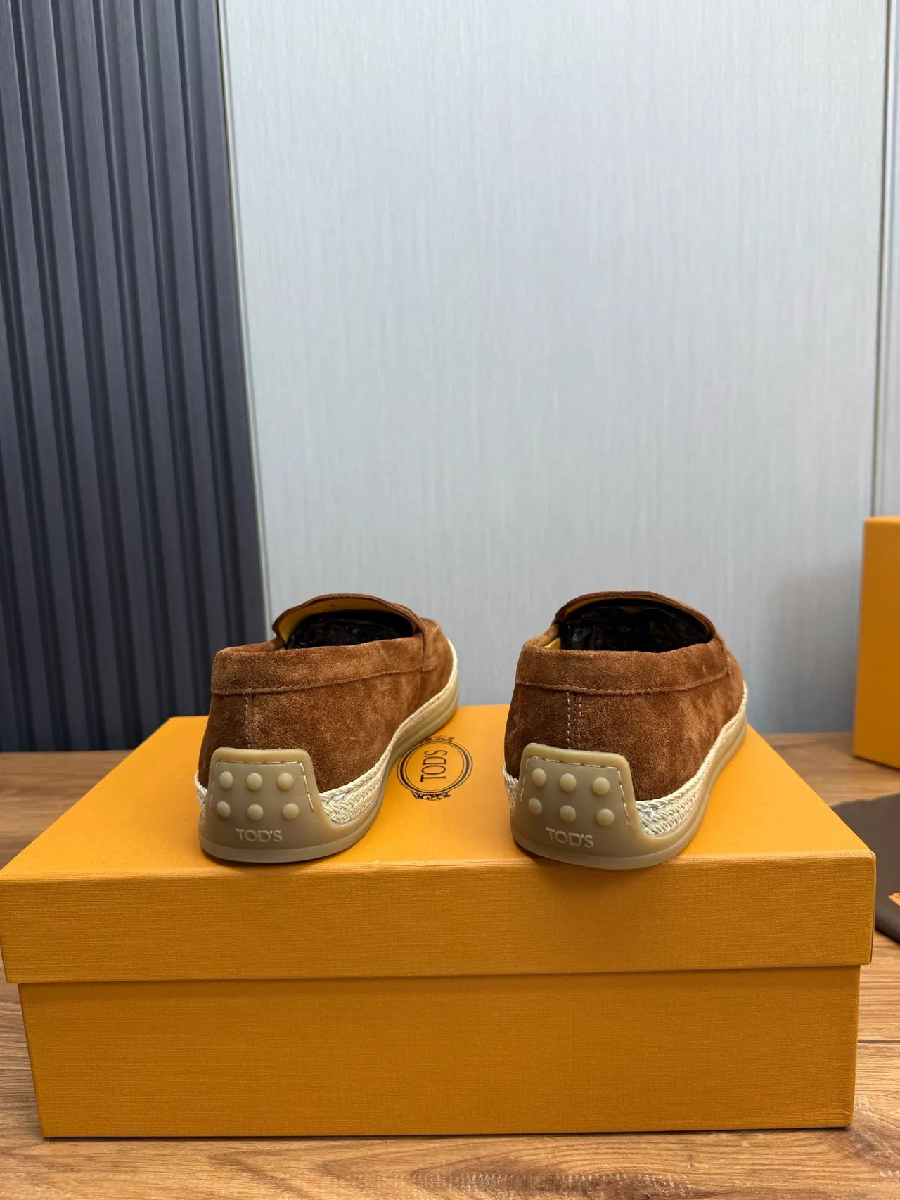 Tod's Penny Loafer বাদামী বেইজ সুয়েড উপরের স্ট্র্যাপ লোফার 5