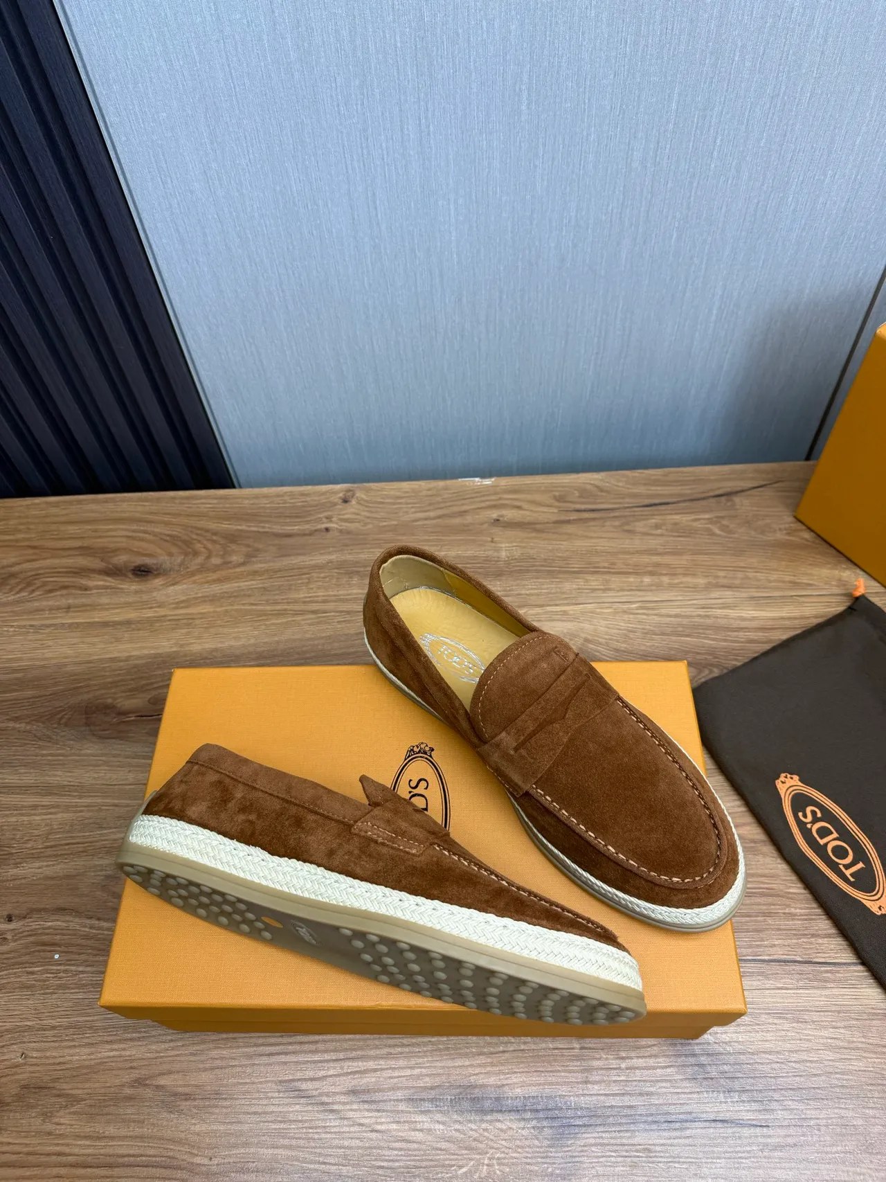 Tod's Penny Loafer বাদামী বেইজ সুয়েড উপরের স্ট্র্যাপ লোফার 6