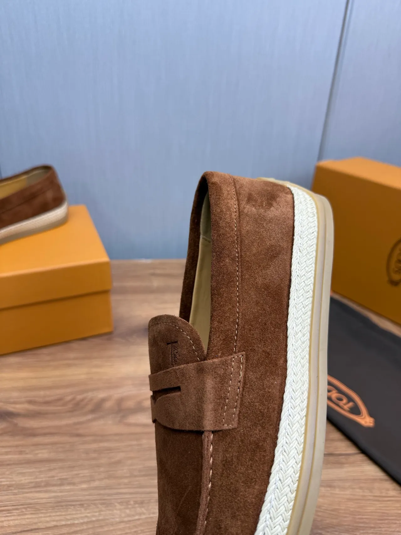 Tod's Penny Loafer বাদামী বেইজ সুয়েড উপরের স্ট্র্যাপ লোফার 9