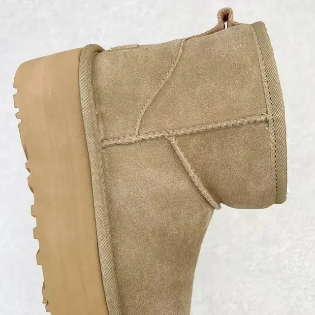 UGG حذاء ثلجي بيج سويد منصة 6