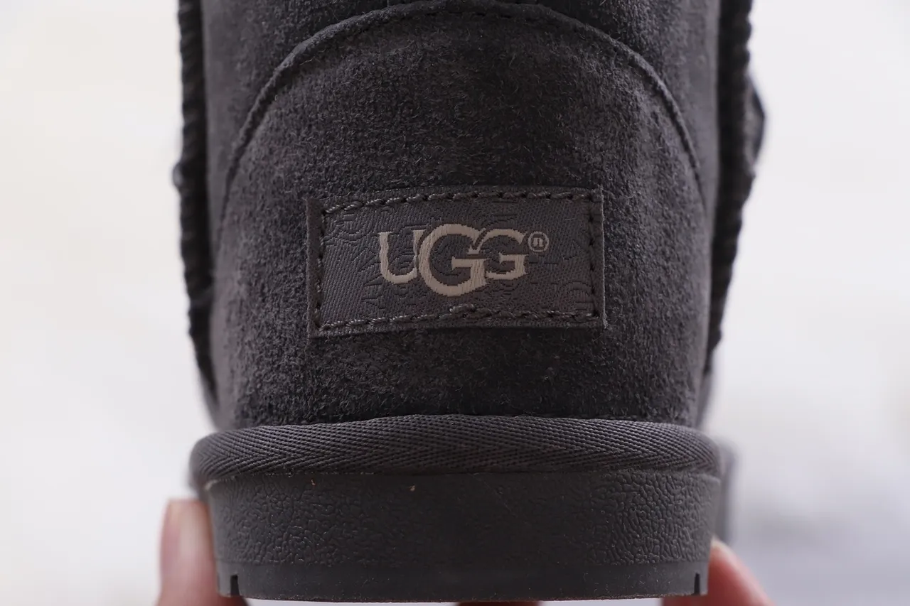 UGG 黑色米色麂皮鞋面羊毛皮内里雪靴 3