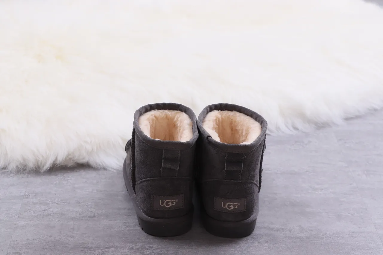 UGG 黑色米色麂皮鞋面羊毛皮内里雪靴 9