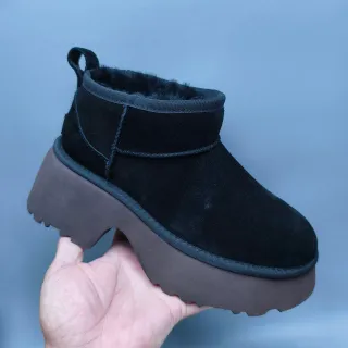 UGG 黑色棕色麂皮鞋面羊毛内衬雪靴