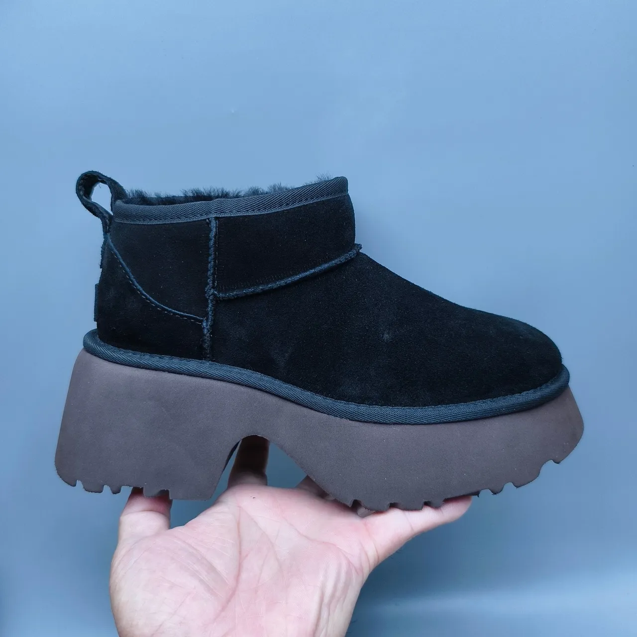 UGG काला भूरी सुड ऊपरी शीयरलिंग-लाइन्ड स्नो बूट्स 2