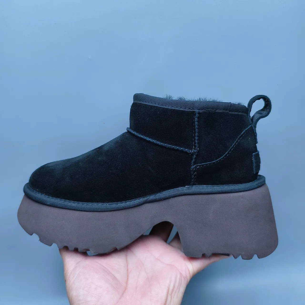 UGG काला भूरी सुड ऊपरी शीयरलिंग-लाइन्ड स्नो बूट्स 7