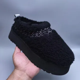 UGG 黑色银色平台鞋底 Shearling-Like Bouclé Upper 休闲鞋