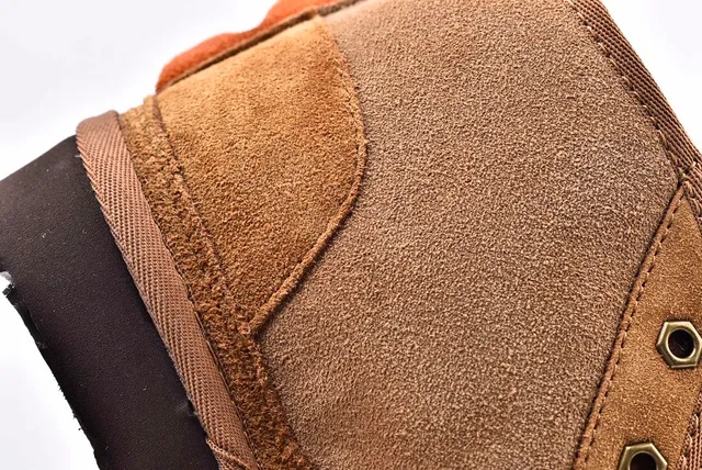 UGG भूरा बेज सूड ऊपरी स्पाइक ट्रिम स्नो बूट 6