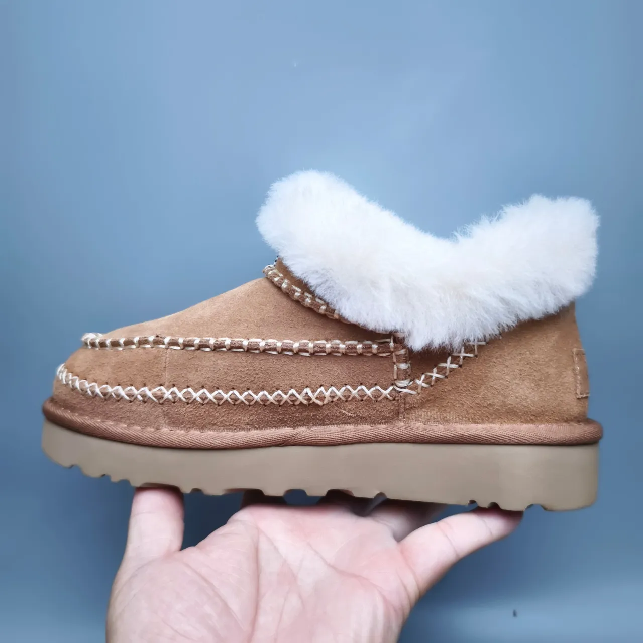 UGG বাদামী সাদা সুয়েড উপর শিয়ারলিং-লাইন্ড কাফ স্নো বুট 7