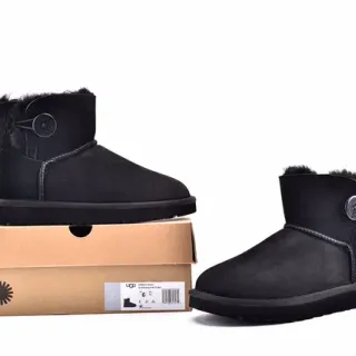 UGG Classic Mini أحذية الثلج السوداء المبطنة بشيرلينج