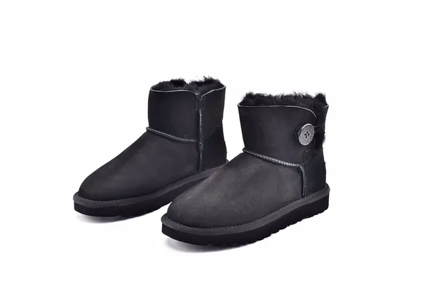 UGG Classic Mini Bottes de Neige Noires Doublées de Shearling 2