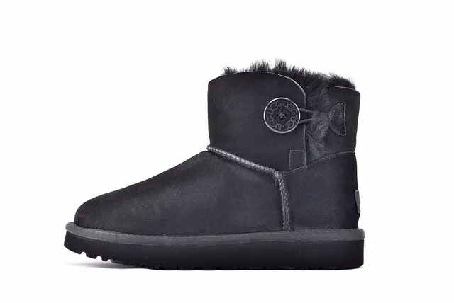 UGG Classic Mini Bottes de Neige Noires Doublées de Shearling 8