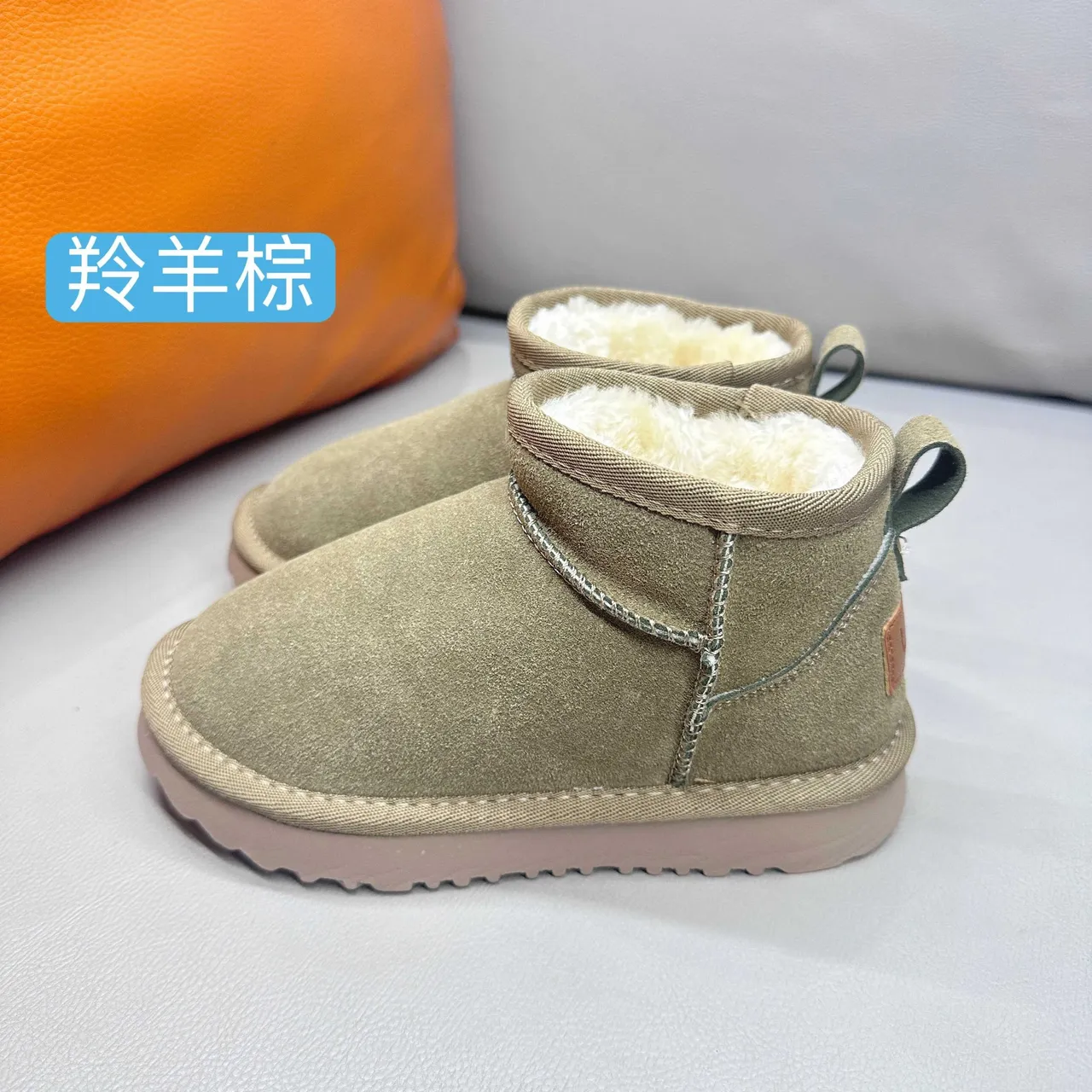 UGG Classic Mini Botas de Nieve Negras 5