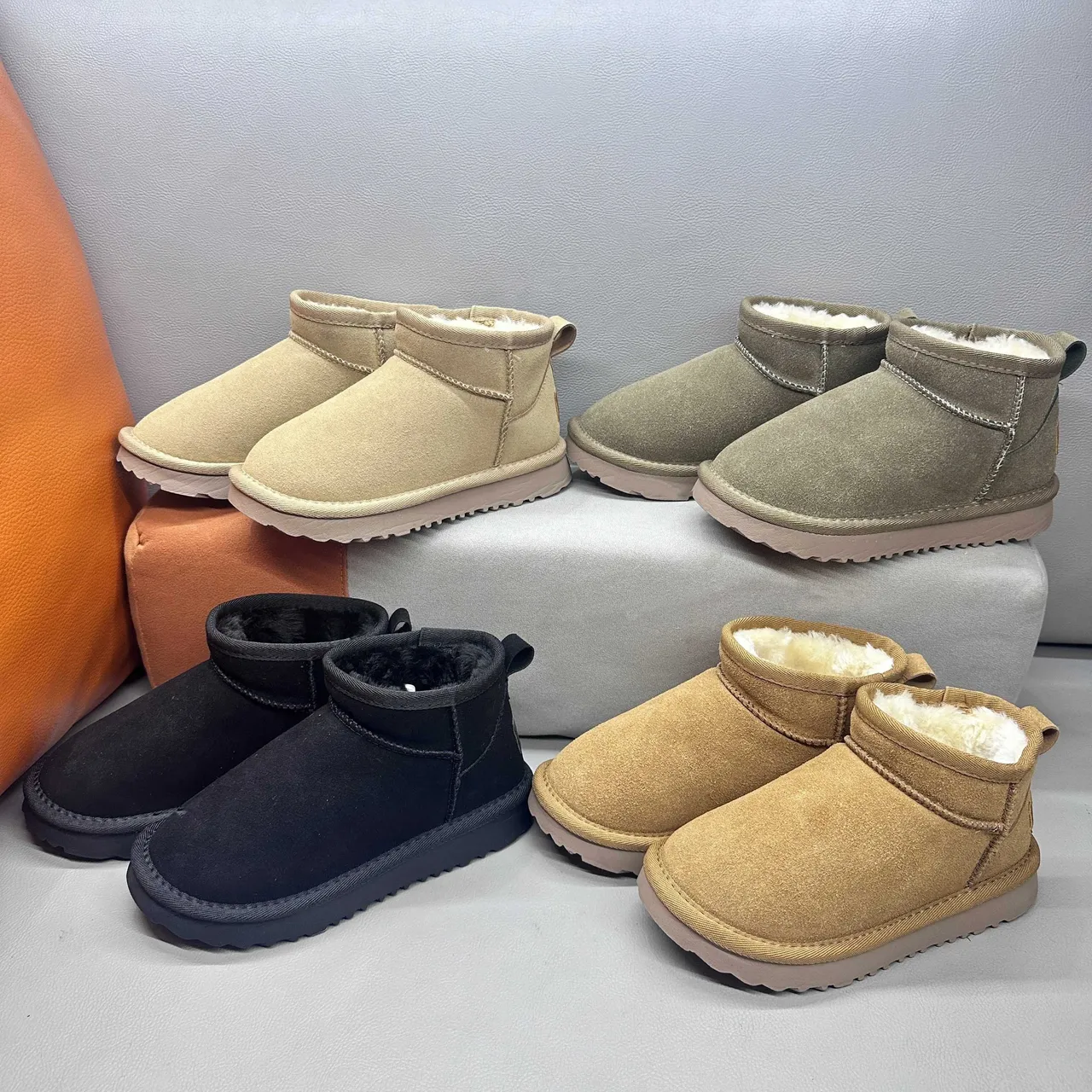 UGG Classic Mini काले बर्फ के जूते 8