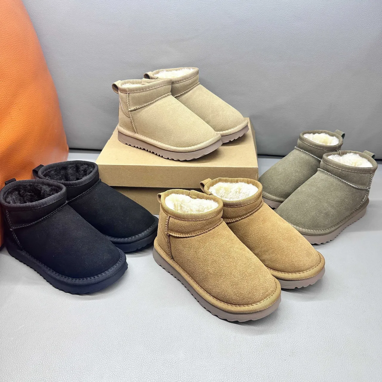 UGG Classic Mini काले बर्फ के जूते 9