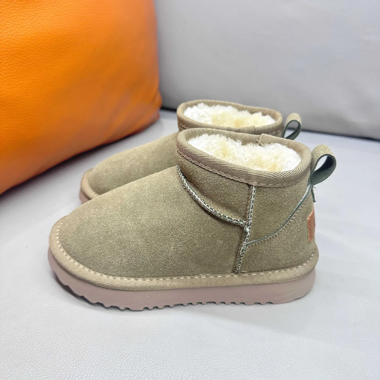 UGG Classic Mini Botas de Nieve Negras 10