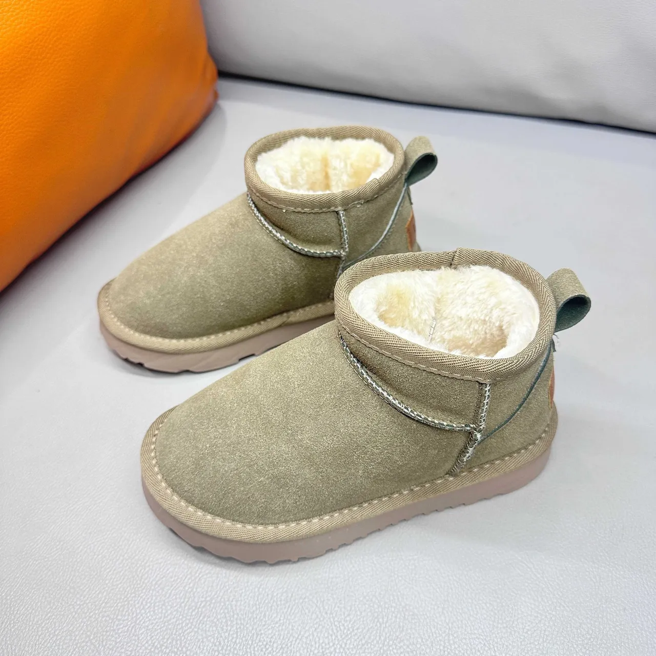 UGG Classic Mini काले बर्फ के जूते 12