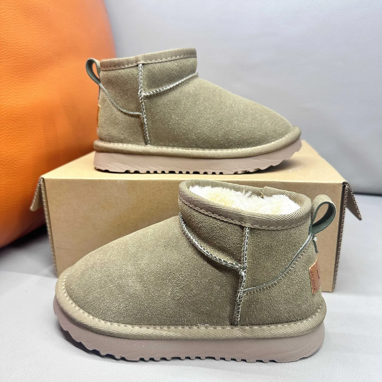 UGG Classic Mini काले बर्फ के जूते 13
