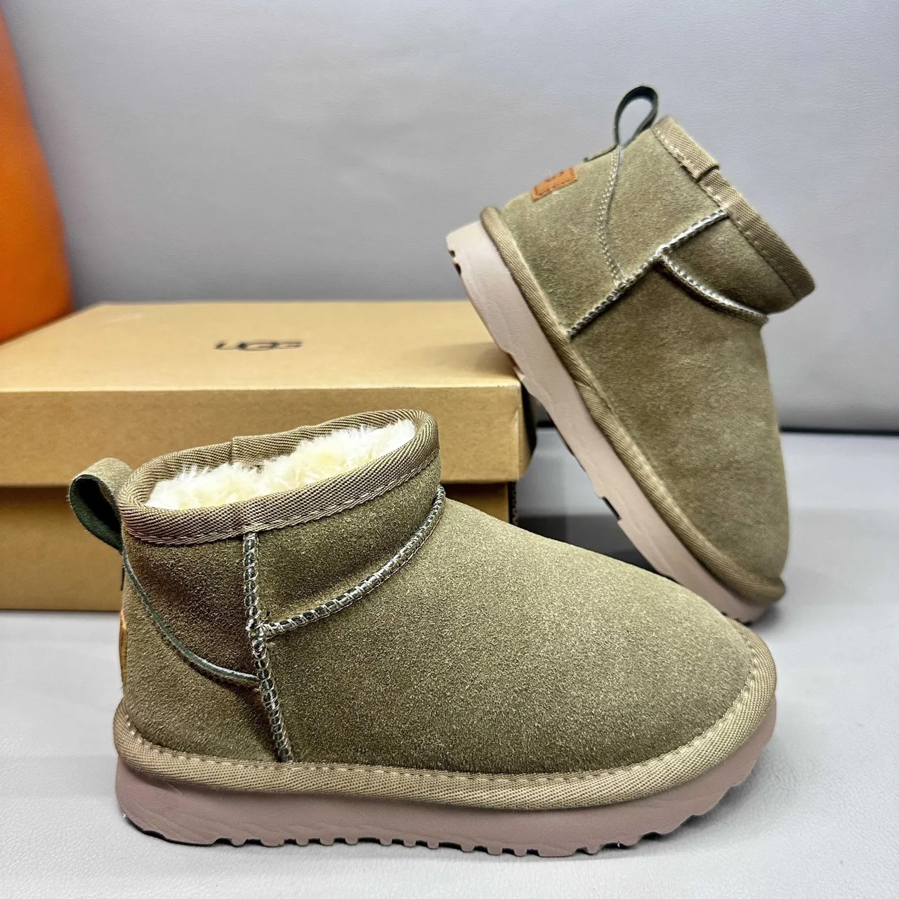 UGG Classic Mini काले बर्फ के जूते 14
