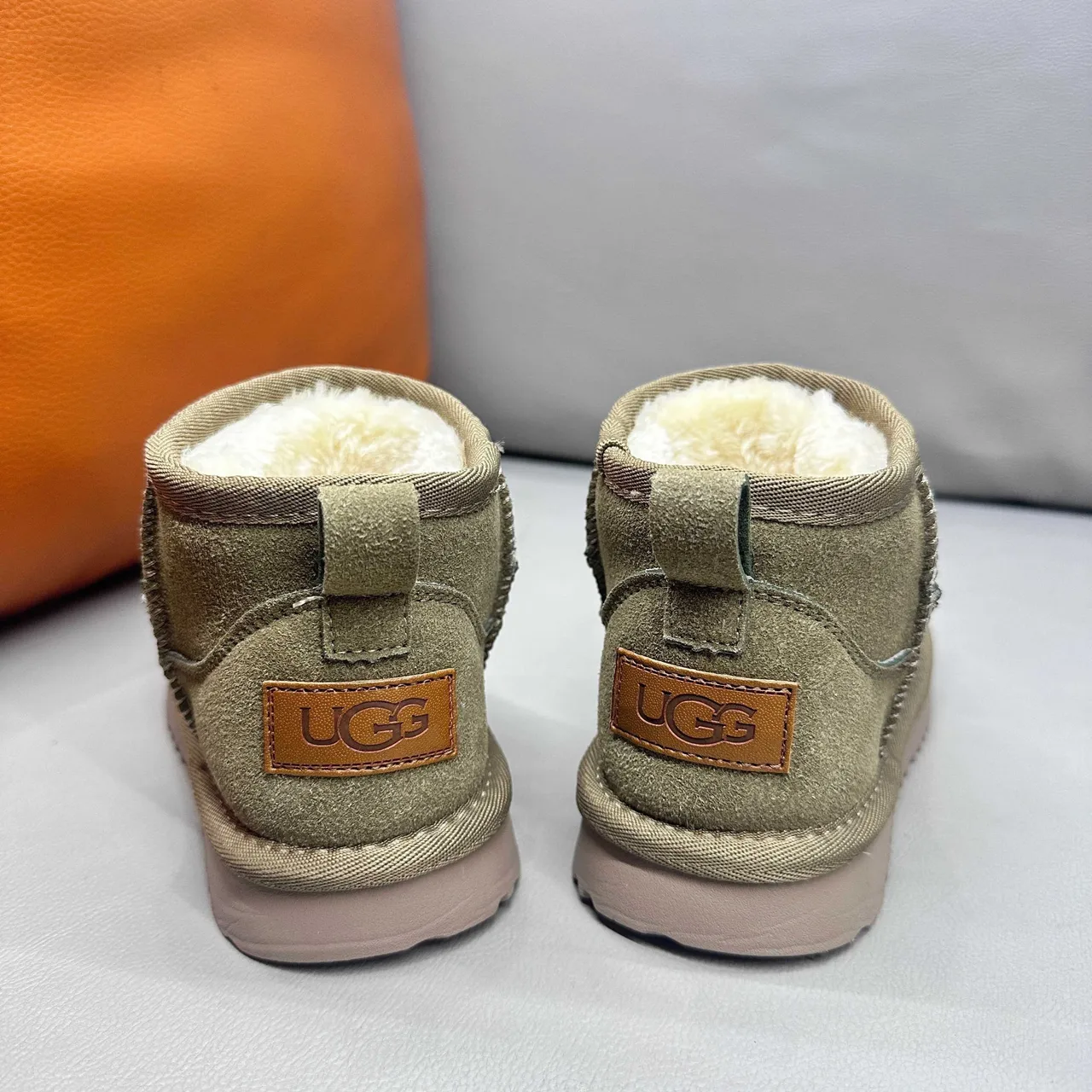 UGG Classic Mini काले बर्फ के जूते 15