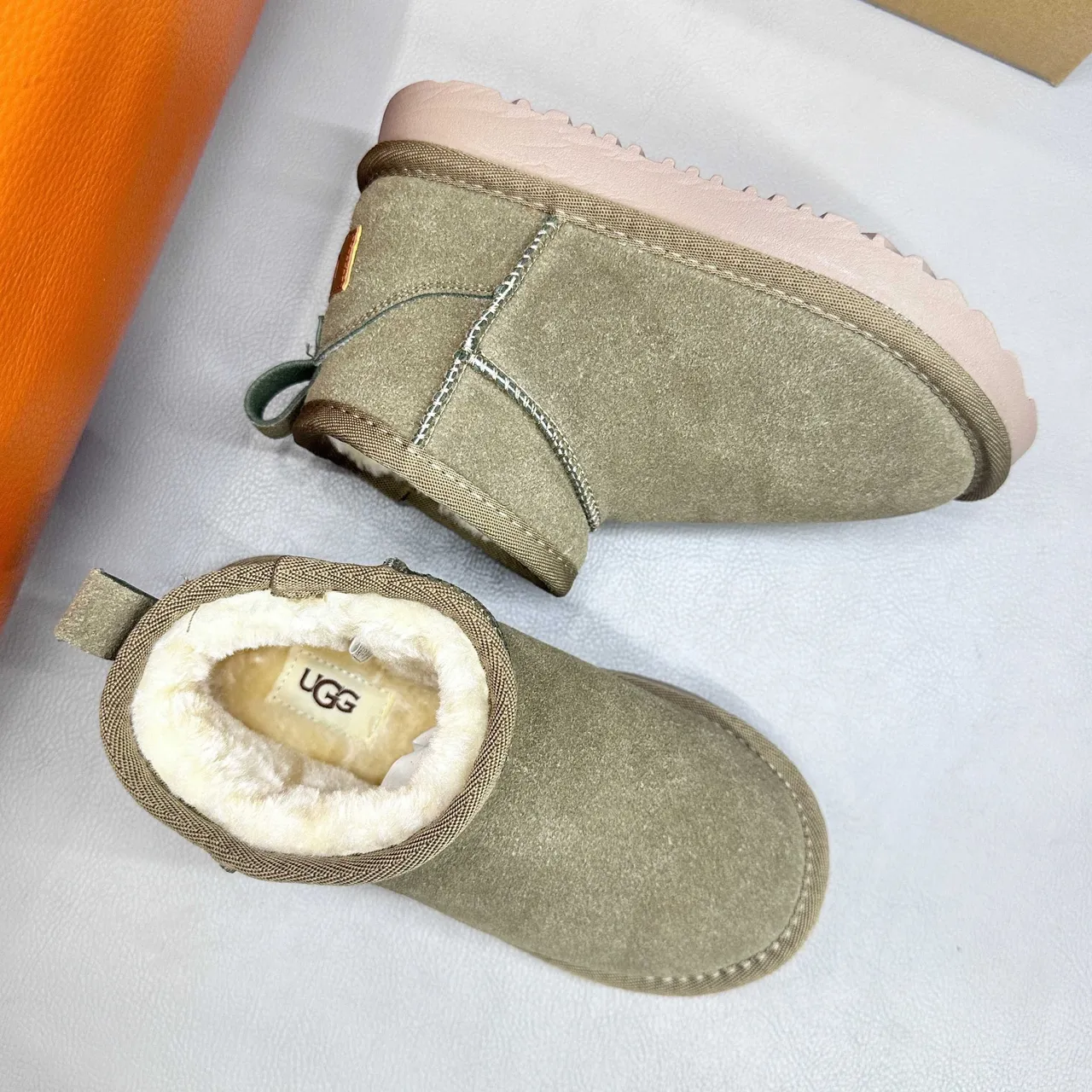 UGG Classic Mini काले बर्फ के जूते 17