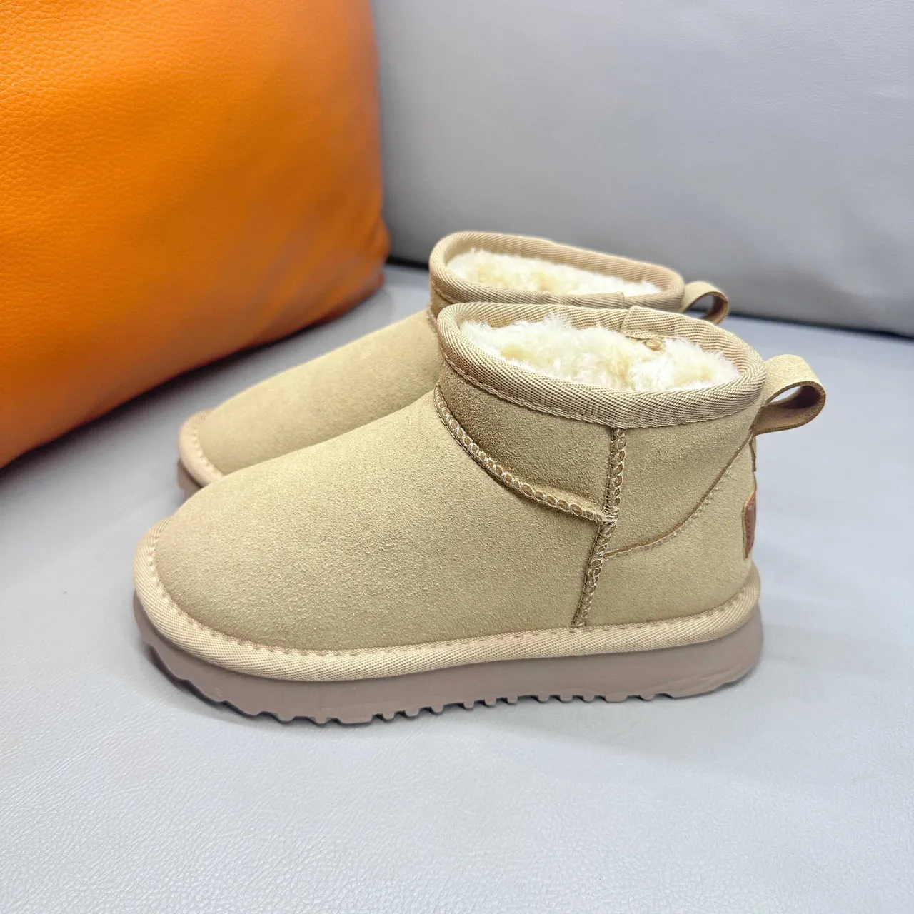 UGG Classic Mini काले बर्फ के जूते 19