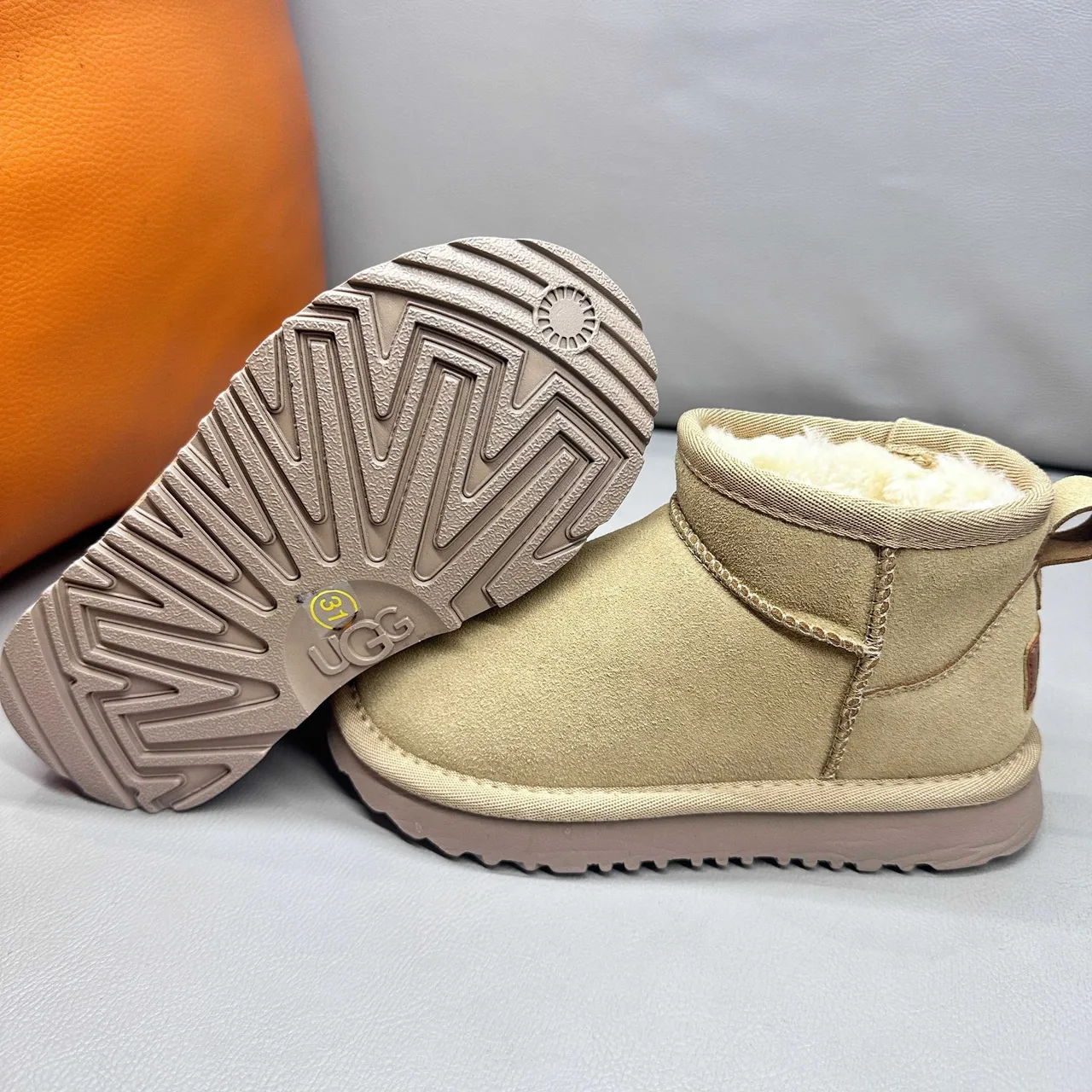 UGG Classic Mini Botas de Nieve Negras 20