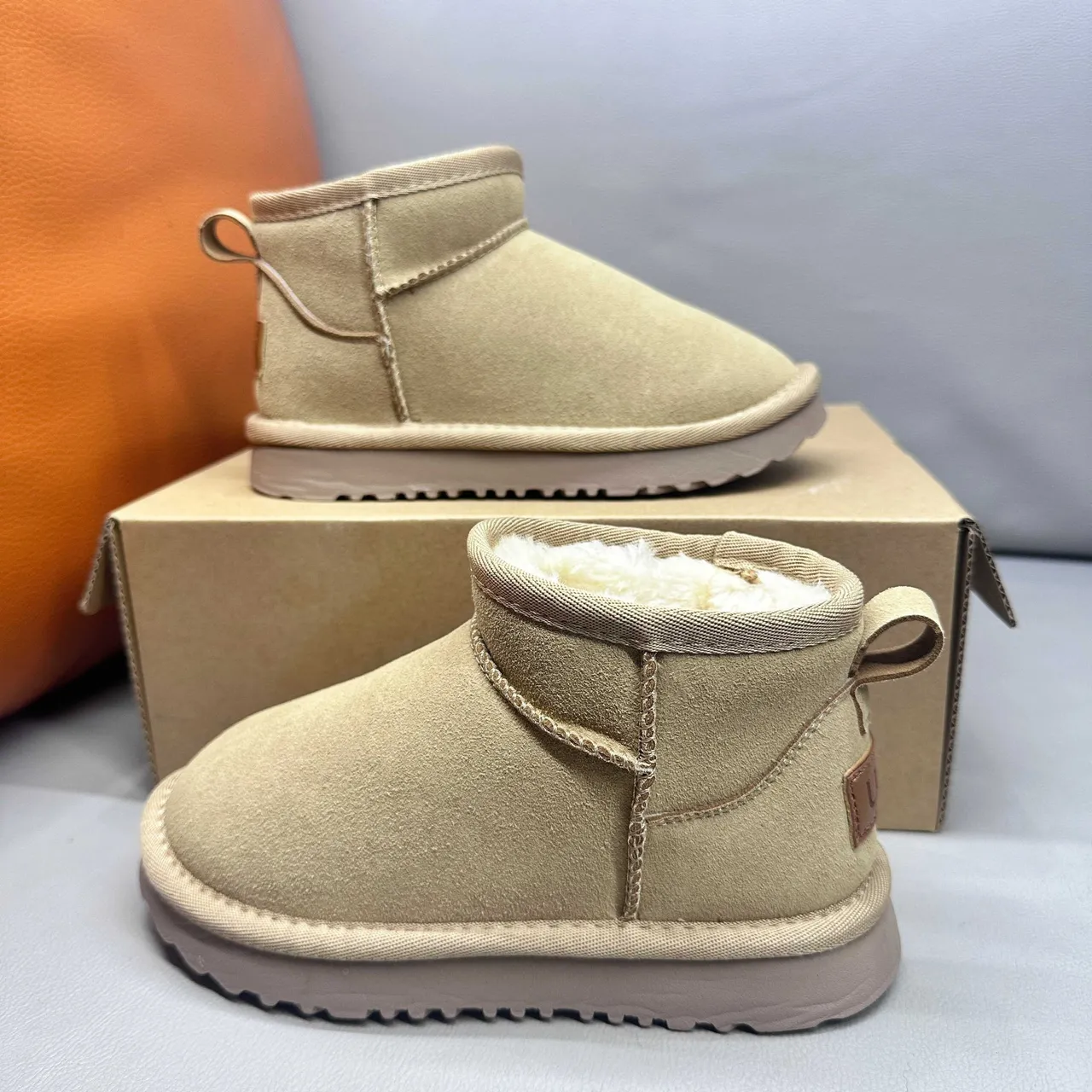 UGG Classic Mini काले बर्फ के जूते 21