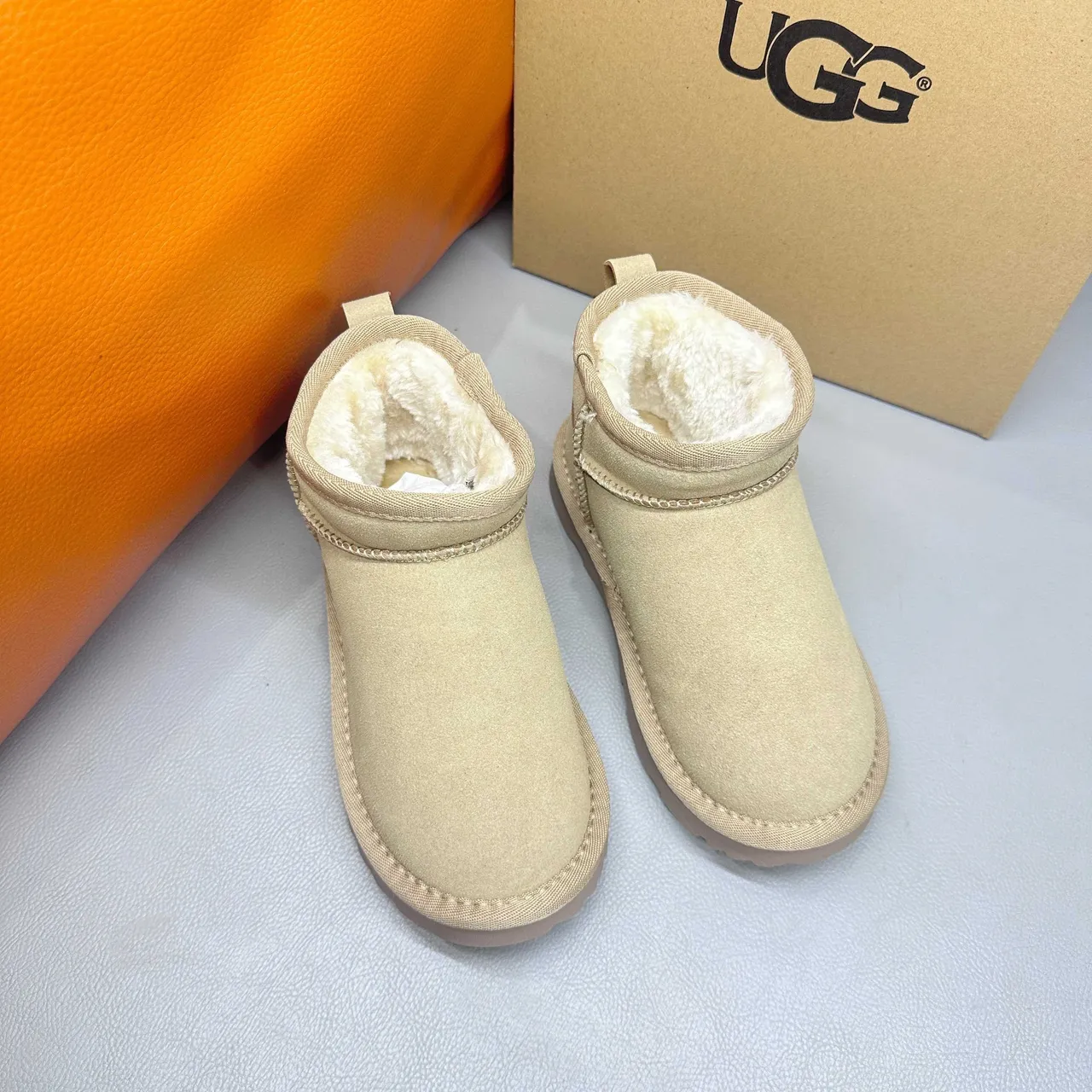 UGG Classic Mini काले बर्फ के जूते 23