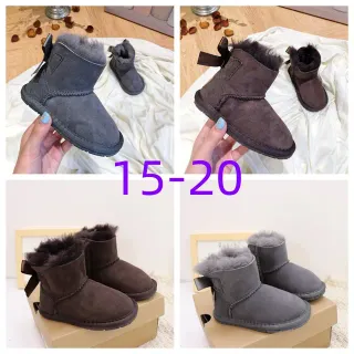 UGG Classic Mini Bow أحذية ثلجية مبطنة بشيرلينغ رمادي فحمي