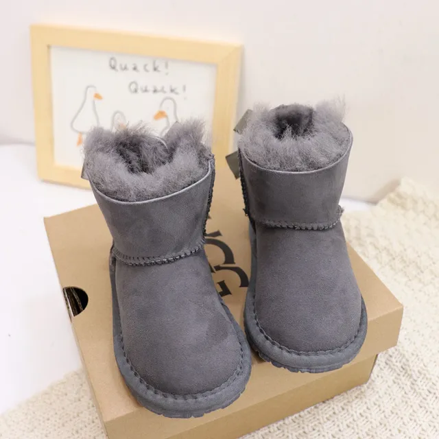 UGG Classic Mini Bow Botas de Nieve con Forro de Cordero Gris Carbón 7