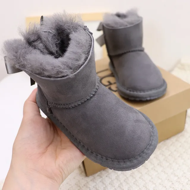 UGG Classic Mini Bow Botas de Nieve con Forro de Cordero Gris Carbón 10