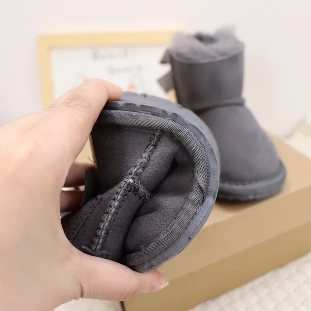UGG Classic Mini Bow Botas de Nieve con Forro de Cordero Gris Carbón 12