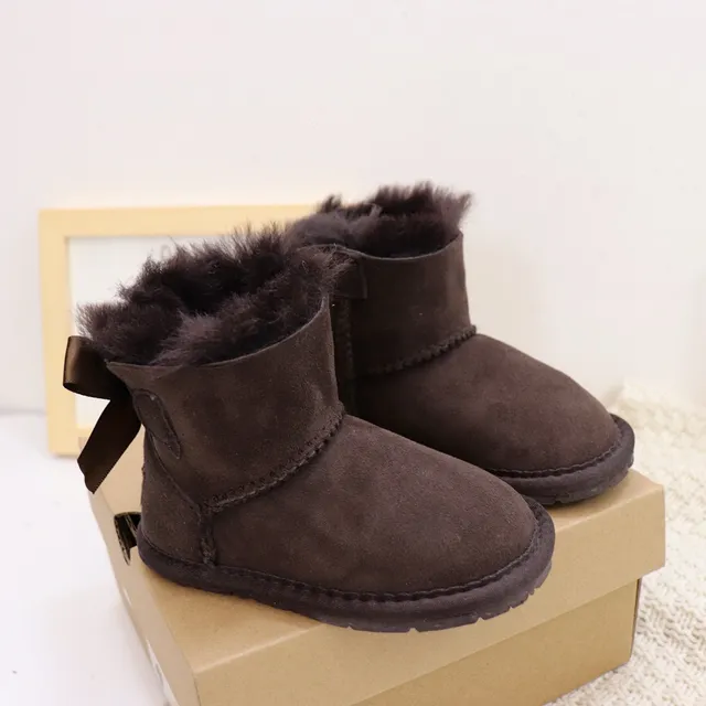 UGG Classic Mini Bow Botas de Nieve con Forro de Cordero Gris Carbón 15