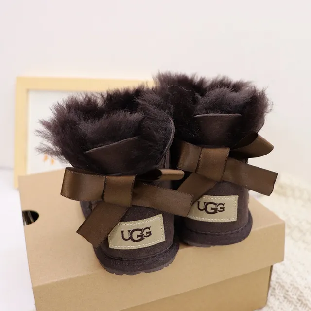 UGG Classic Mini Bow Botas de Nieve con Forro de Cordero Gris Carbón 16