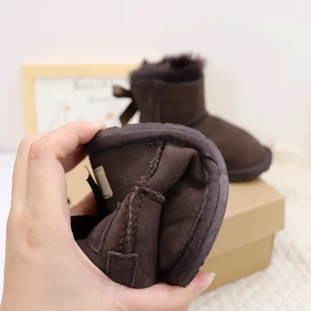 UGG Classic Mini Bow Botas de Nieve con Forro de Cordero Gris Carbón 20