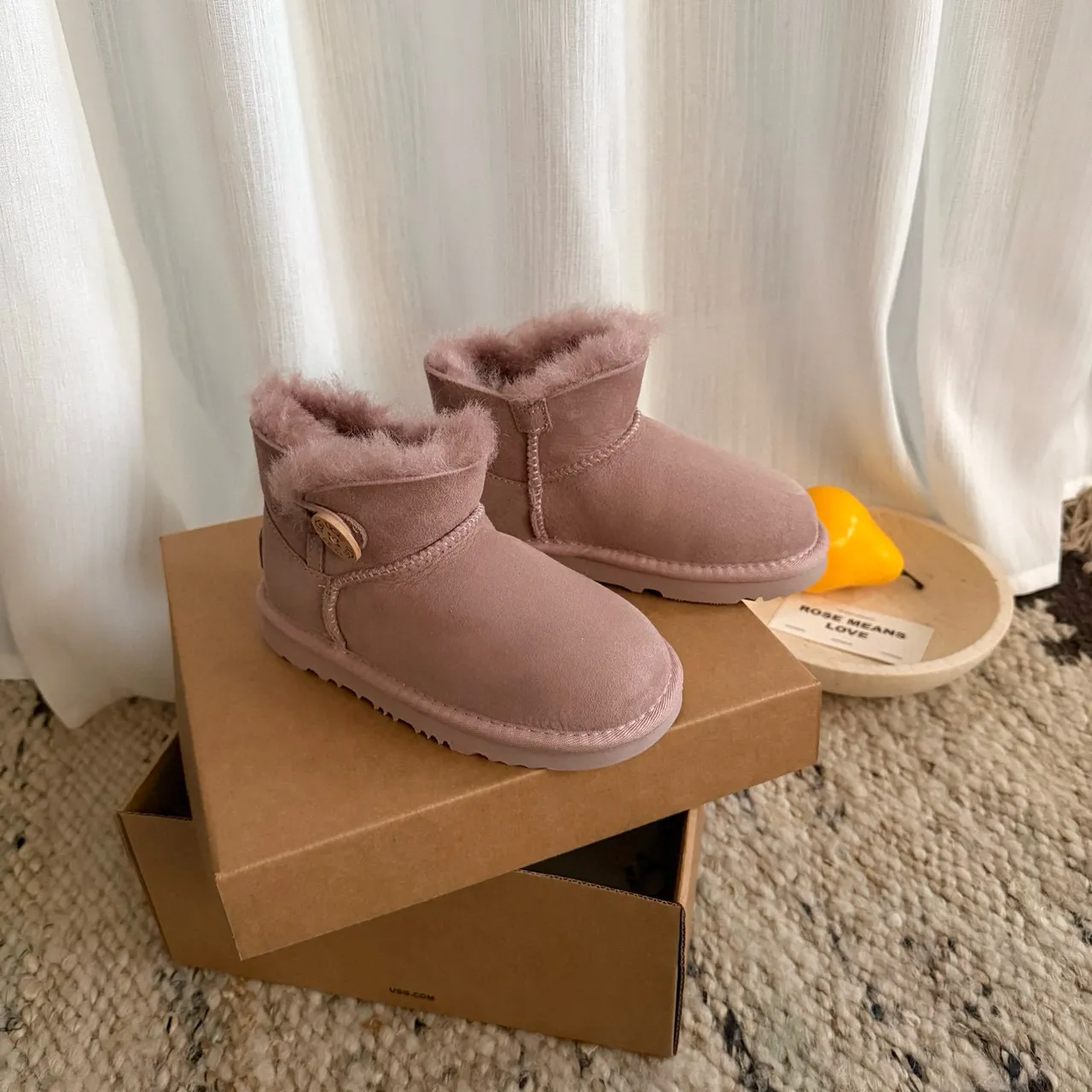UGG Classic Mini 粉灰 Shearling-Lined 雪靴 4