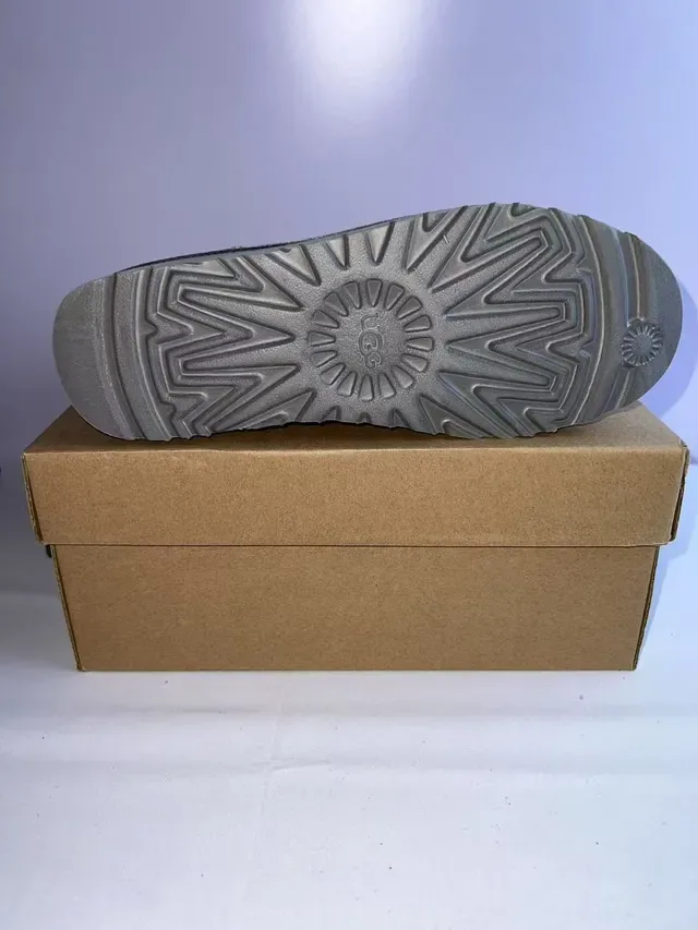 UGG Classic Mini ধূসর সুয়েড স্নো বুটস 2