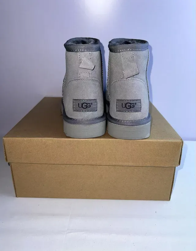 UGG Classic Mini ধূসর সুয়েড স্নো বুটস 5