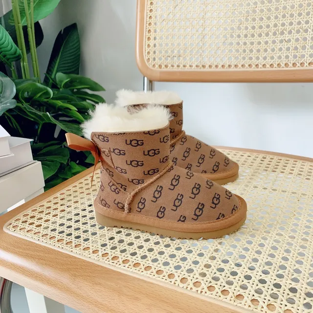 UGG 经典迷你印花驼色羊毛内里踝靴 5