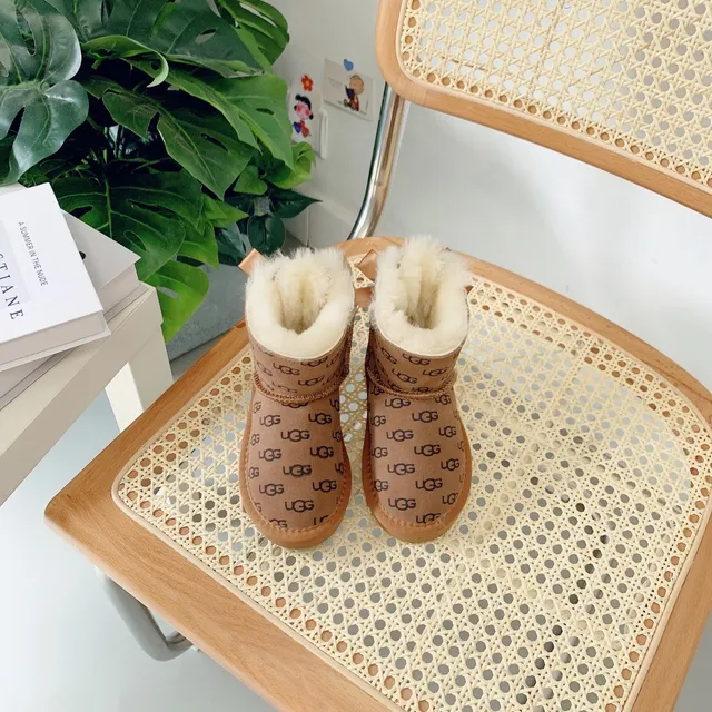 UGG 经典迷你印花驼色羊毛内里踝靴 12