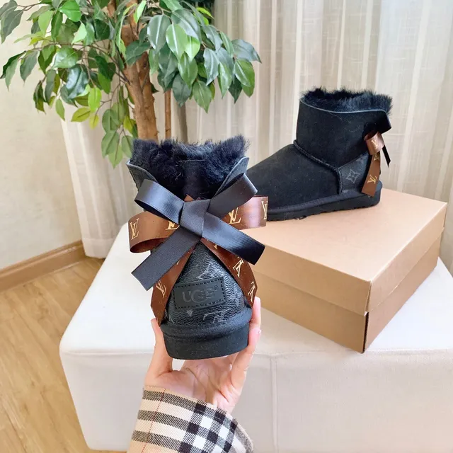 UGG 经典迷你印花驼色羊毛内里踝靴 14