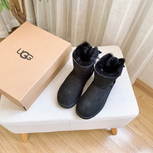 UGG 经典迷你印花驼色羊毛内里踝靴 18