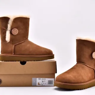 UGG Classic Short 栗色麂皮羊毛内里雪靴